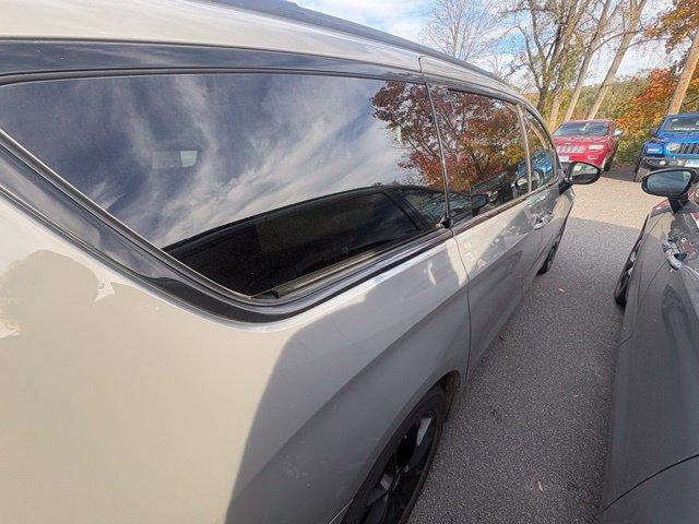 Used 2025 Chrysler Pacifica Limited FWD image 16