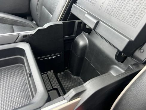 Used 2019 RAM 1500 Laramie AWD/4WD image 17