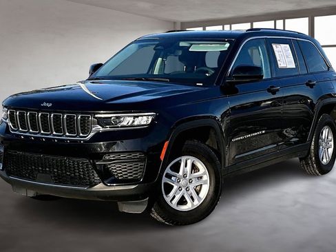 Used 2023 Jeep Grand Cherokee Laredo w/ Luxury Tech Group I image 2