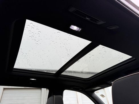 Used 2022 Chevrolet Suburban Premier image 11