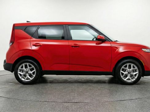Used 2025 Kia Soul LX w/ LX Technology Package image 11