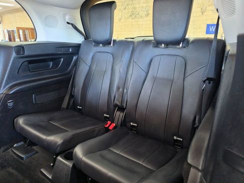 Used 2020 Mercedes-Benz GLB 250 4MATIC w/ Premium Package image 22