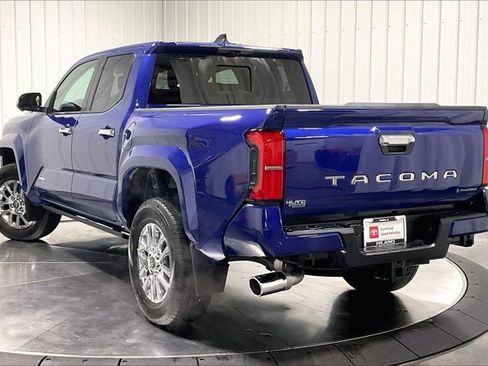 Used 2025 Toyota Tacoma Limited image 12