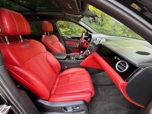 Used 2018 Bentley Bentayga AWD/4WD image 11