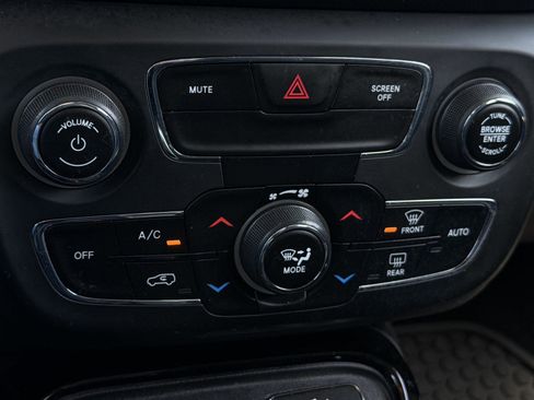 Used 2020 Jeep Compass Latitude image 15