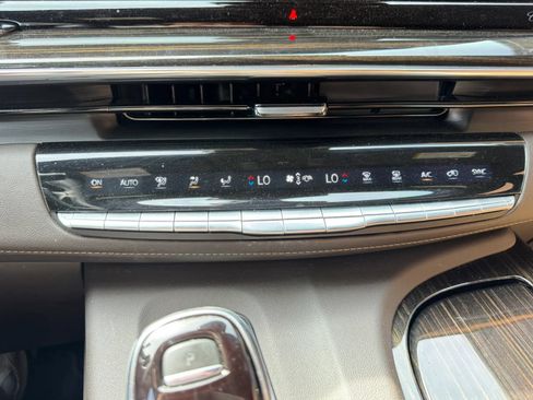 Used 2021 Cadillac Escalade Premium Luxury w/ Performance Package AWD/4WD image 19