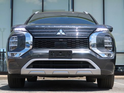 Used 2024 Mitsubishi Outlander SEL AWD/4WD image 2