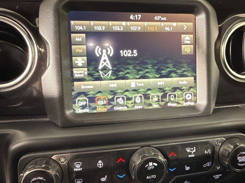 Used 2022 Jeep Wrangler Unlimited Sahara AWD/4WD image 21
