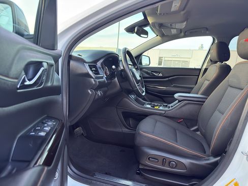 Used 2023 GMC Acadia AT4 image 11