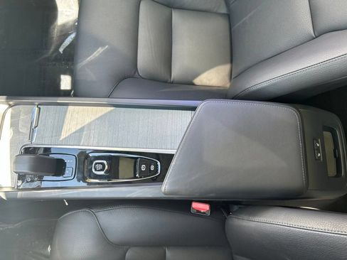 Used 2025 Volvo XC60 B5 Plus w/ Climate Package AWD/4WD image 28