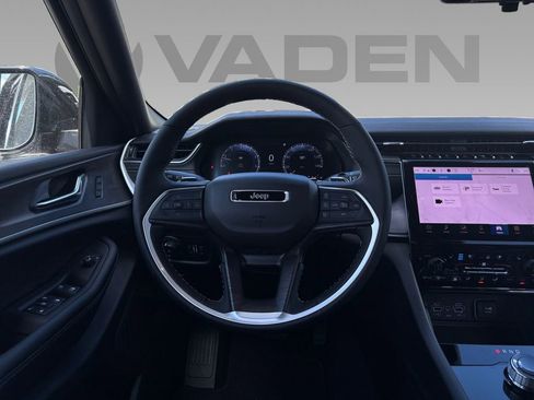 New 2025 Jeep Grand Cherokee Limited w/ Luxury Tech Group II image 13