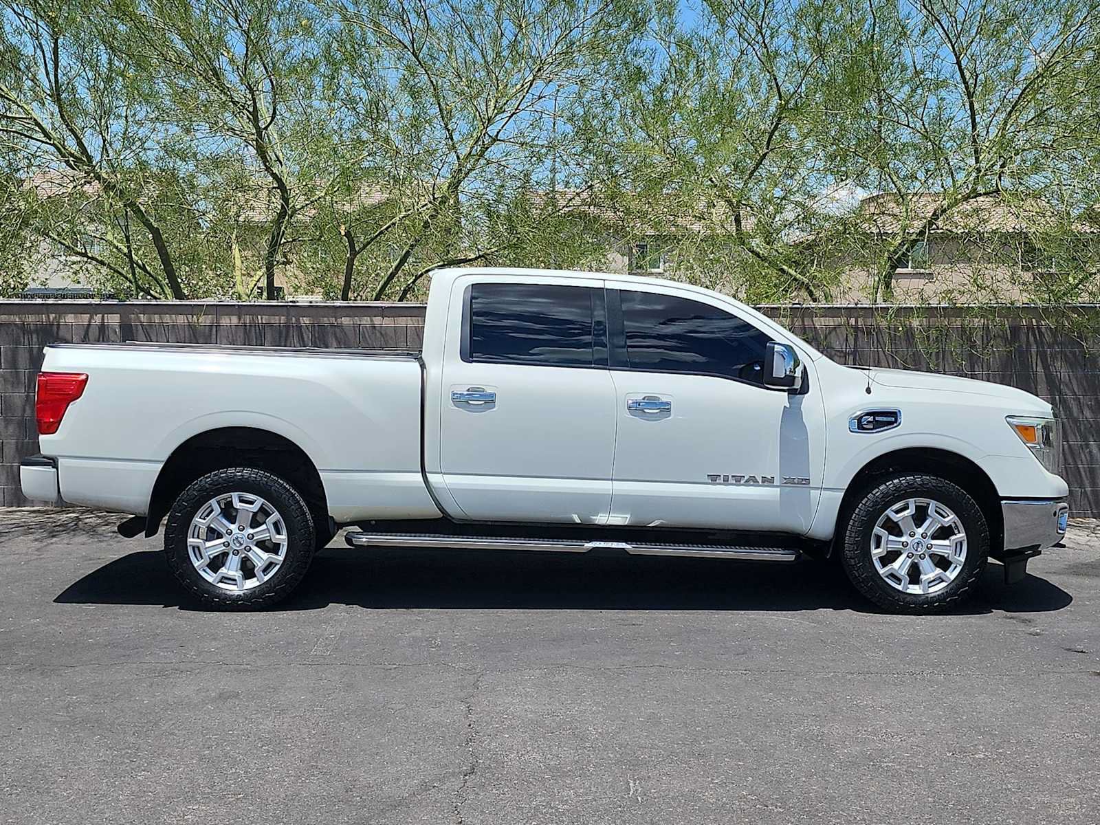 Used 2017 Nissan Titan SL RWD image 9