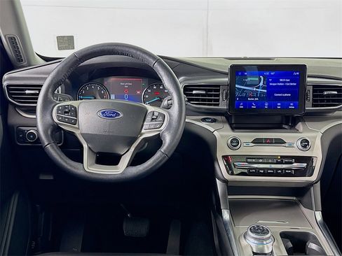 Used 2022 Ford Explorer XLT w/ Equipment Group 202A image 15
