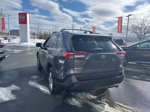 Used 2023 Toyota RAV4 XLE w/ Convenience Package image 5
