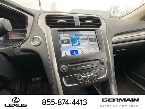 Used 2018 Ford Fusion SE w/ Fusion SE Technology Package image 16