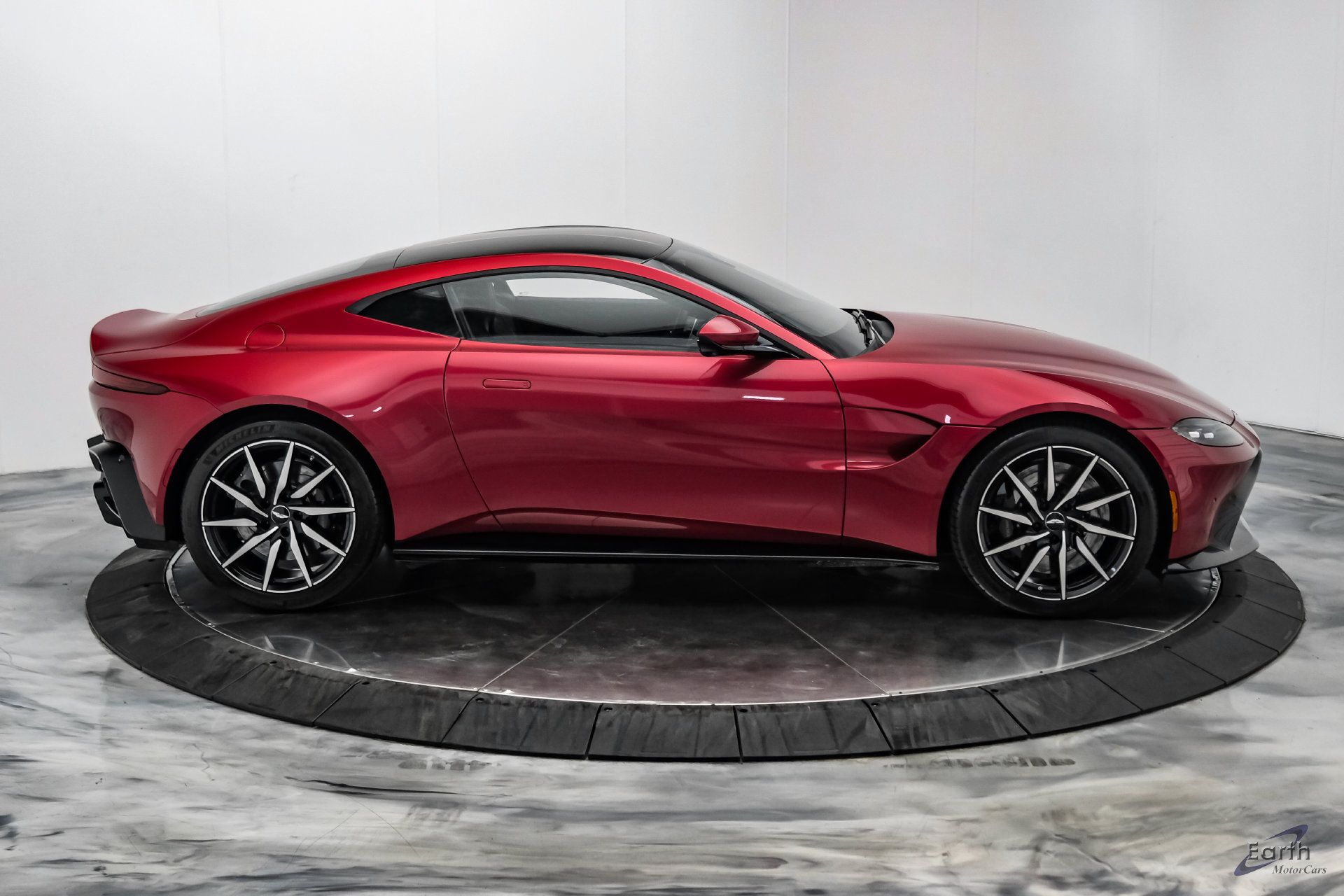 Used 2019 Aston Martin V8 Vantage Coupe RWD image 25