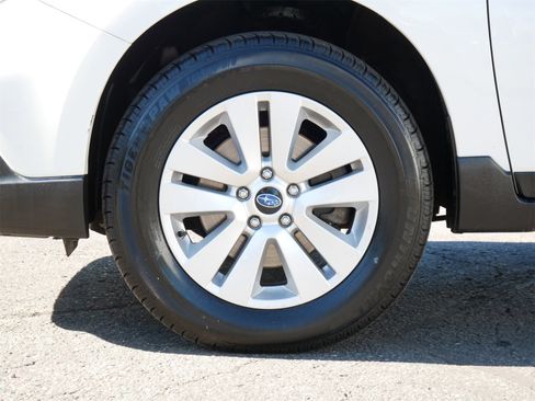 Used 2019 Subaru Outback 2.5i Premium image 7