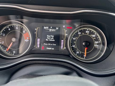 Used 2021 Jeep Cherokee Latitude Plus AWD/4WD image 22