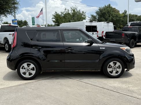 Used 2018 Kia Soul FWD image 3
