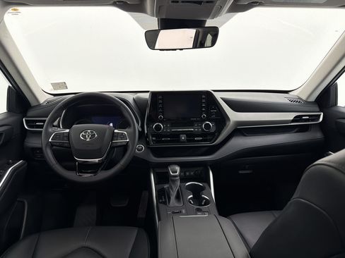 Used 2020 Toyota Highlander XLE AWD/4WD image 15