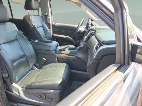 Used 2018 Chevrolet Suburban LT image 23