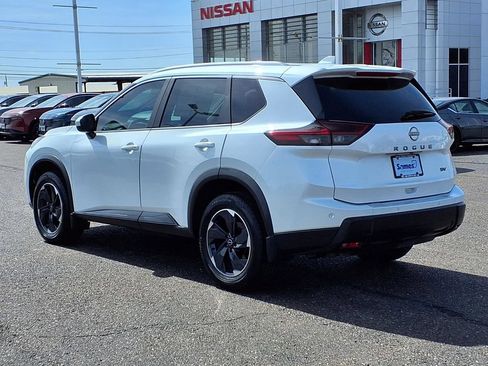 Used 2024 Nissan Rogue SV w/ SV Premium Package FWD image 6