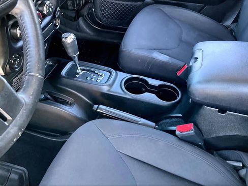 Used 2018 Jeep Wrangler Unlimited Sport S image 16