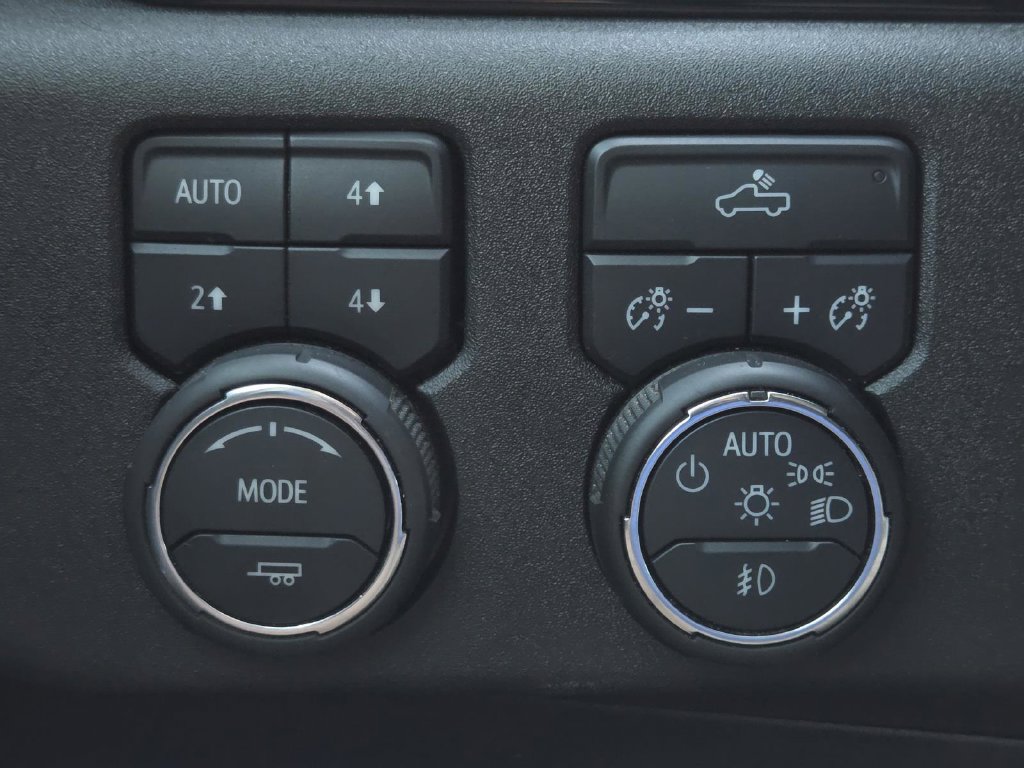 Used 2025 Chevrolet Silverado 1500 RST AWD/4WD image 16