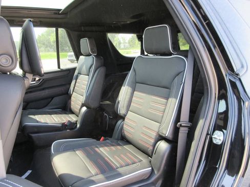 New 2026 GMC Yukon AT4 Ultimate AWD/4WD image 10