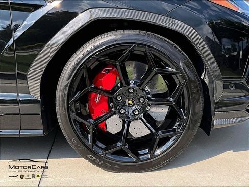 Used 2023 Lamborghini Urus Performante AWD/4WD image 32
