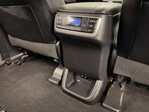 Used 2018 Toyota Highlander Limited Platinum image 30