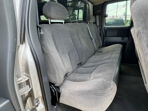 Used 2006 Chevrolet Silverado 2500 LT w/ Heavy-Duty Power Package AWD/4WD image 52