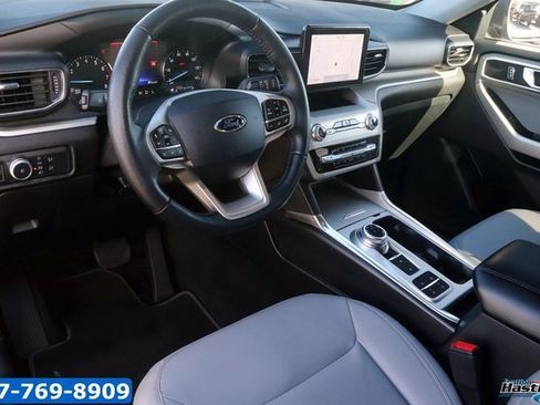 Used 2021 Ford Explorer XLT w/ Equipment Group 202A image 11