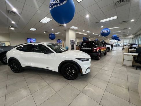 Certified 2023 Ford Maverick XLT w/ XLT Luxury Package image 11