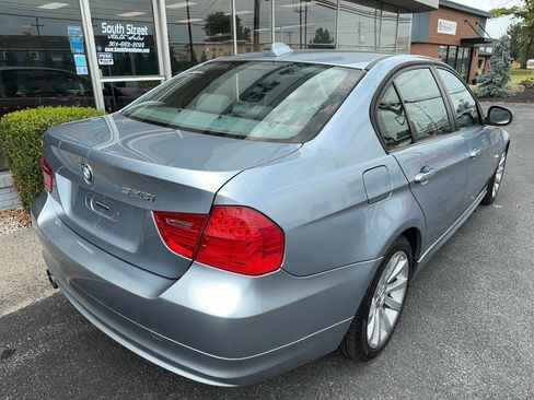 Used 2011 BMW 328i xDrive Sedan AWD/4WD image 3
