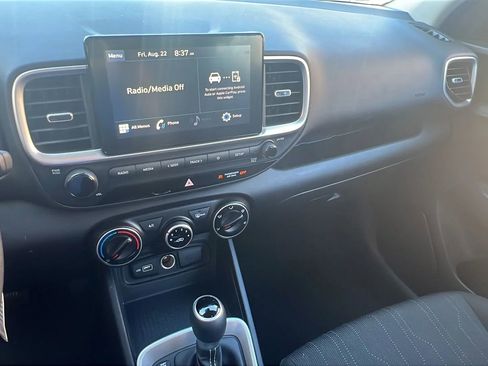 Used 2022 Hyundai Venue SE image 18