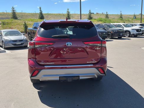Used 2021 Toyota Highlander Platinum FWD image 9