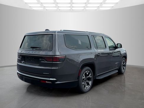 Used 2024 Jeep Wagoneer L Series III w/ Flexible Seating Group AWD/4WD image 7