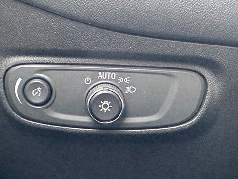 Used 2020 Chevrolet Equinox LS w/ LPO, Floor Liner Package FWD image 21