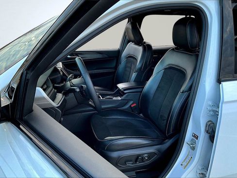 Used 2023 Jeep Grand Cherokee Altitude image 25