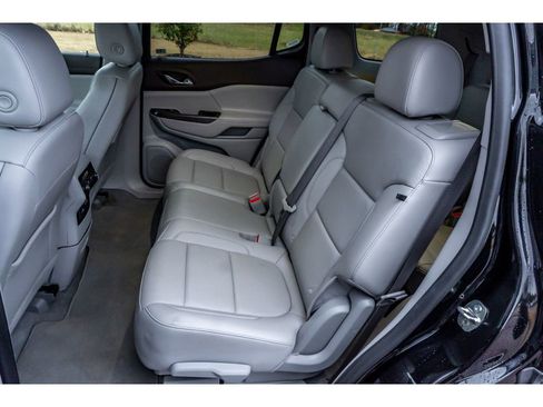 Used 2023 GMC Acadia SLT image 13