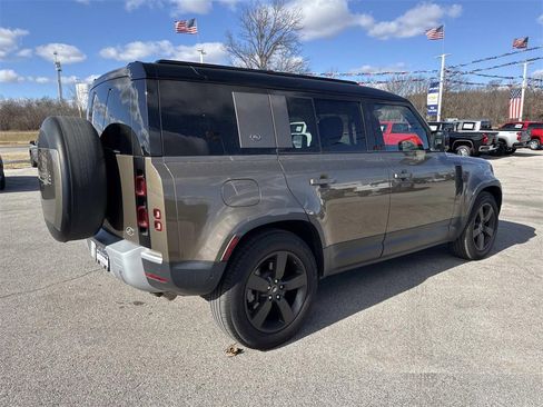 Used 2020 Land Rover Defender 110 SE image 6