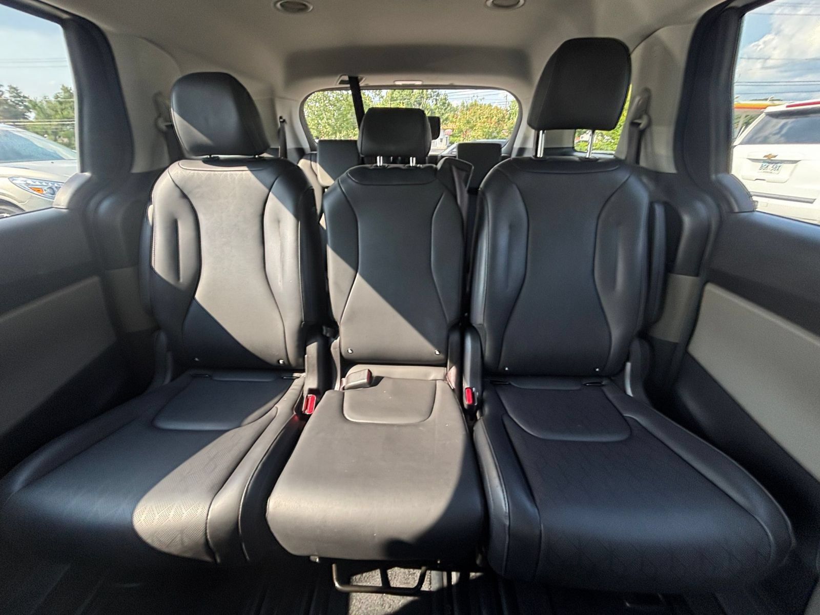 Used 2026 Kia Carnival FWD image 40