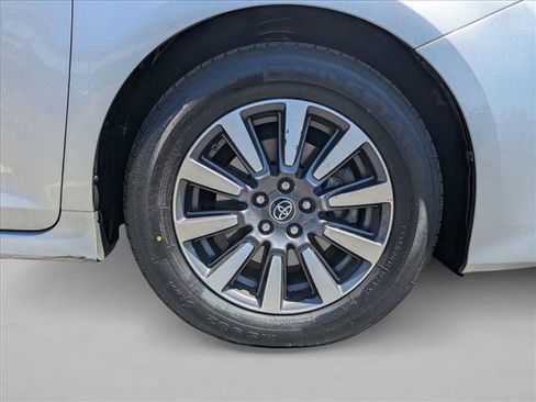Used 2019 Toyota Sienna Limited Premium AWD/4WD image 23