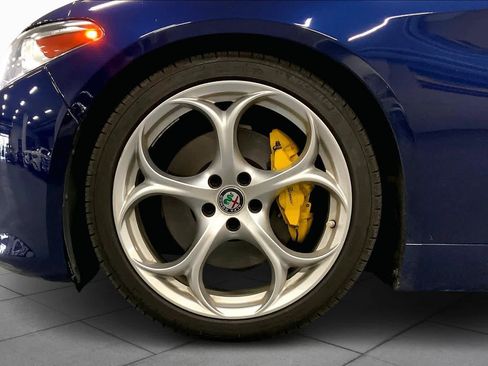 Used 2019 Alfa Romeo Giulia Ti Sport w/ Quick Order Package 22U Sport image 10