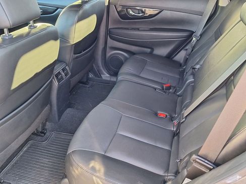 Used 2019 Nissan Rogue SL w/ Premium Package image 12