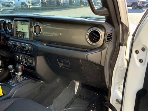 Used 2023 Jeep Wrangler Sahara image 17