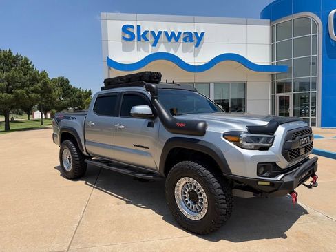 Used 2022 Toyota Tacoma TRD Off-Road w/ Technology Package AWD/4WD image 1