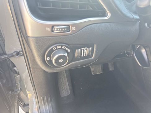 Certified 2020 Jeep Cherokee Latitude Plus image 20