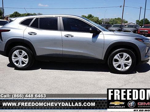 New 2026 Chevrolet Trax LS image 8